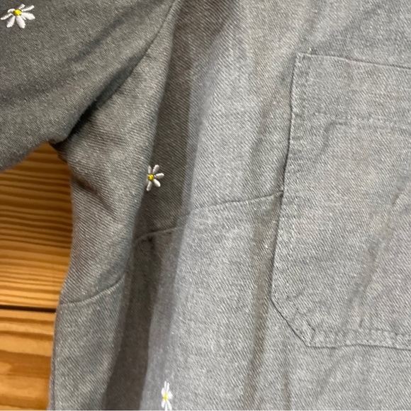 Torrid Shirt 0X Gray Flannel Button Up Daisy Embroidered Long Sleeve Cotton B89 - Picture 7 of 11